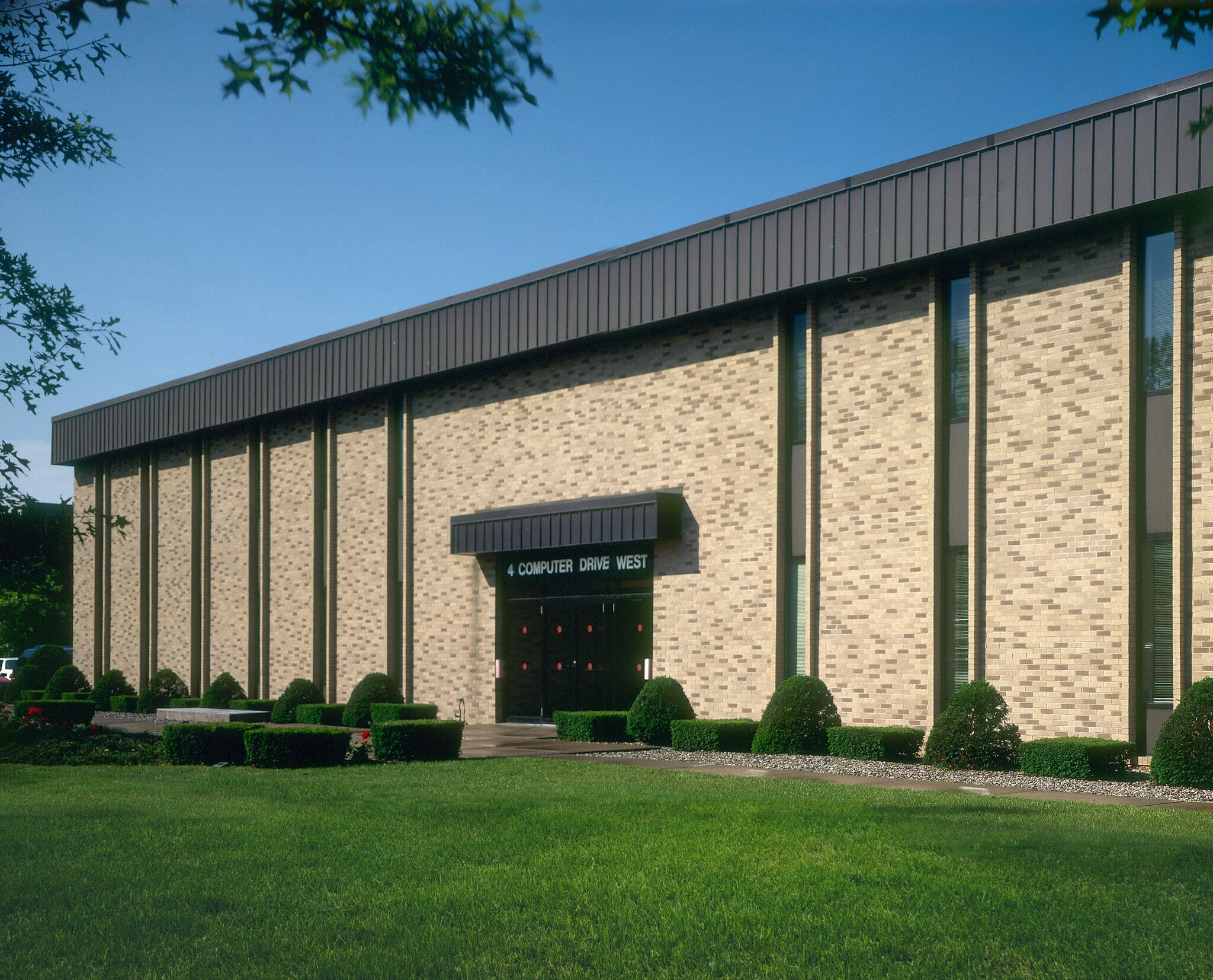 2 Computer Dr W, Albany, NY à louer Photo de l’immeuble– Image 1 sur 1