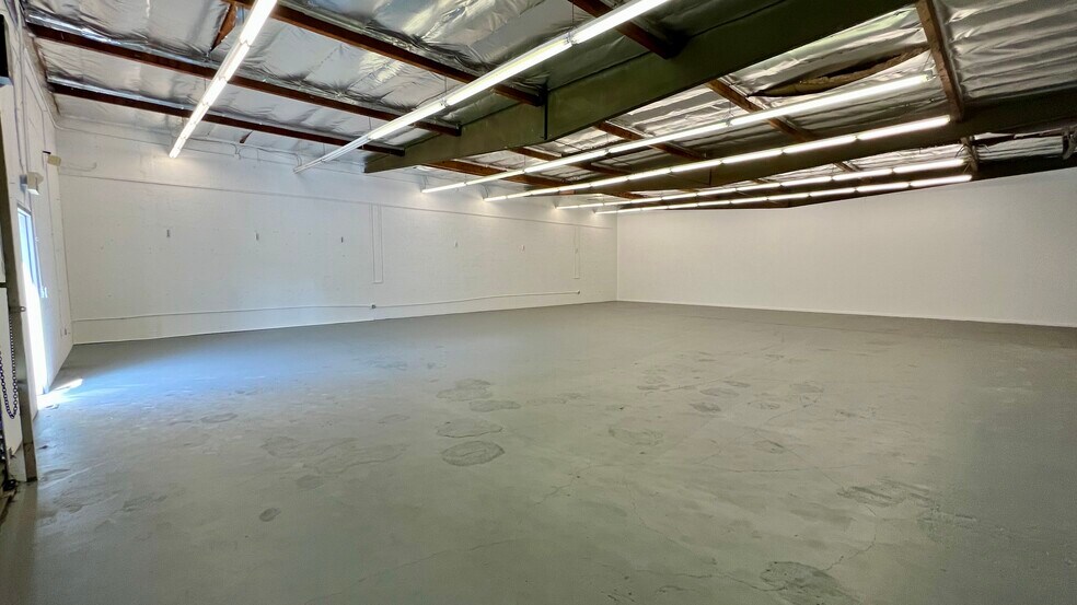 15164 Stagg St, Van Nuys, CA à louer - Photo de l’immeuble – Image 2 sur 13