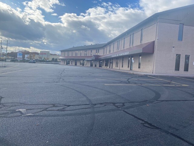 365 Westgate Dr, Brockton, MA à louer - Photo de l’immeuble – Image 3 sur 13