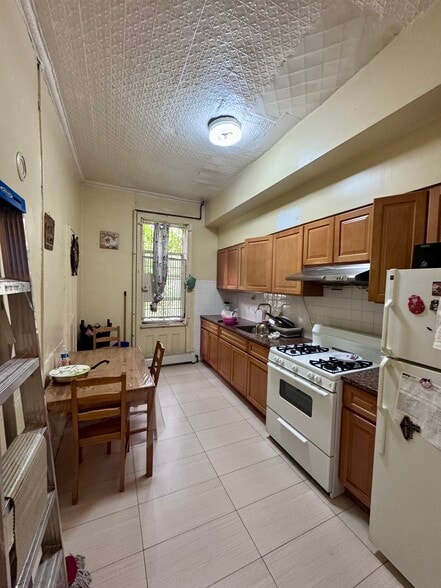 1325 Myrtle Ave, Brooklyn, NY à vendre - Photo de l’immeuble – Image 3 sur 4