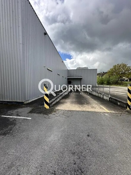 Local commercial dans Torcy à louer - Photo de l’immeuble – Image 3 sur 6