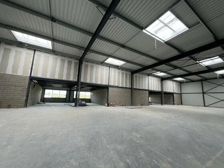 Local d’activités dans Reims à louer - Photo intérieure – Image 1 sur 8