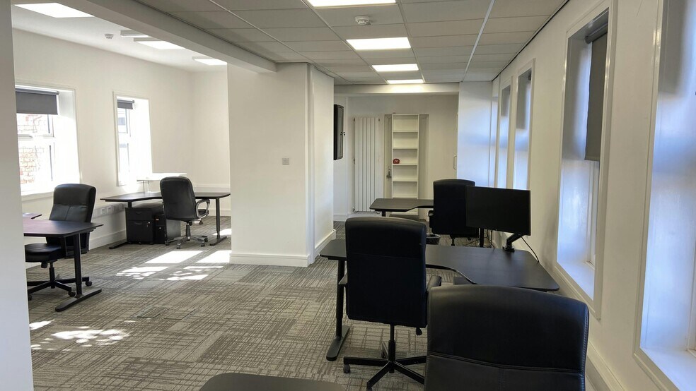 2-4 Hearsall Ln, Coventry à louer - Photo de l’immeuble – Image 2 sur 7