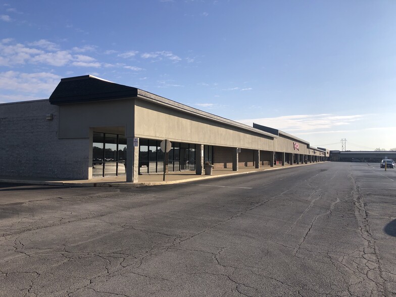 11-65 E Marketview Dr, Champaign, IL à louer - Photo de l’immeuble – Image 3 sur 20