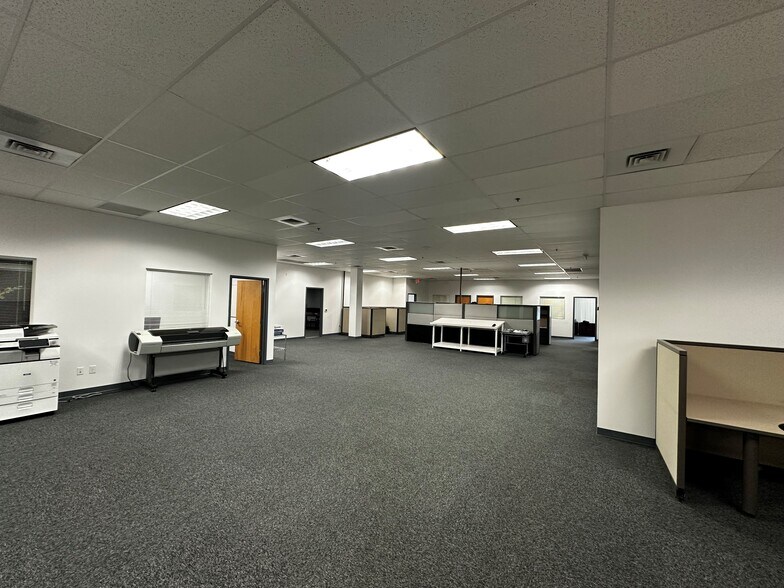 14175 Icot Blvd, Clearwater, FL à louer - Photo de l’immeuble – Image 3 sur 20