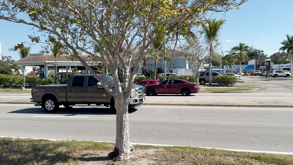 3576 Webber St, Sarasota, FL à vendre - Vidéo sur l’annonce professionnelle – Image 2 sur 16