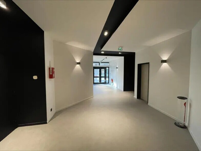 Local d’activités dans Nanterre à louer - Photo intérieure – Image 2 sur 2