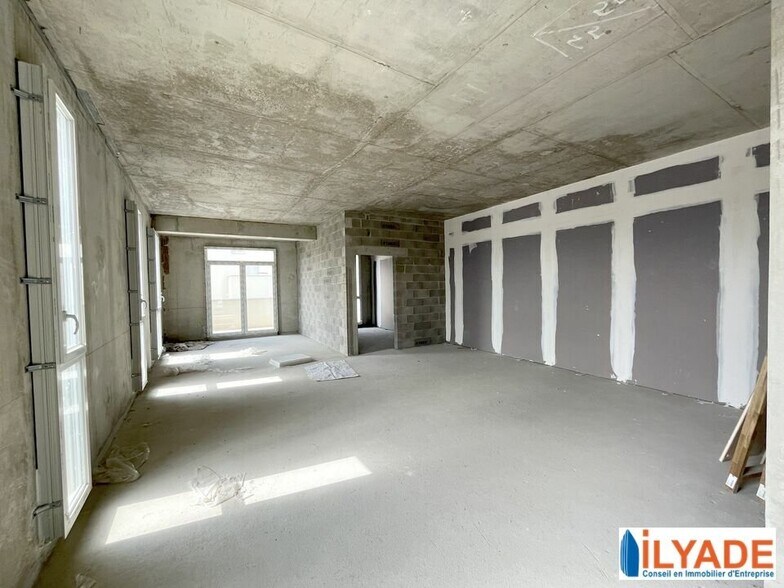 Local commercial dans Manosque à vendre - Photo intérieure – Image 1 sur 10