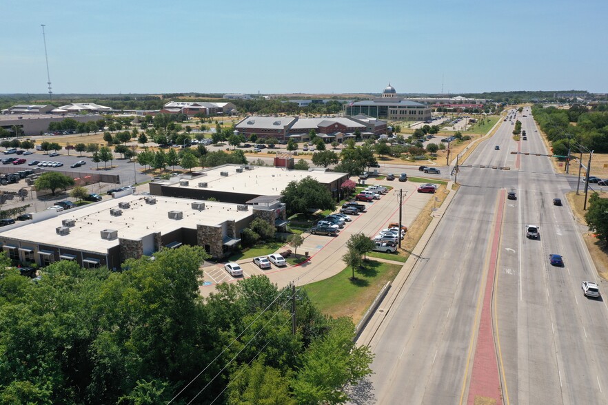 521 S Loop 288, Denton, TX à louer - Photo de l’immeuble – Image 2 sur 6