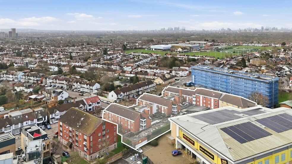 5-27 Clarence Av, Ilford à vendre - Photo de l’immeuble – Image 2 sur 2