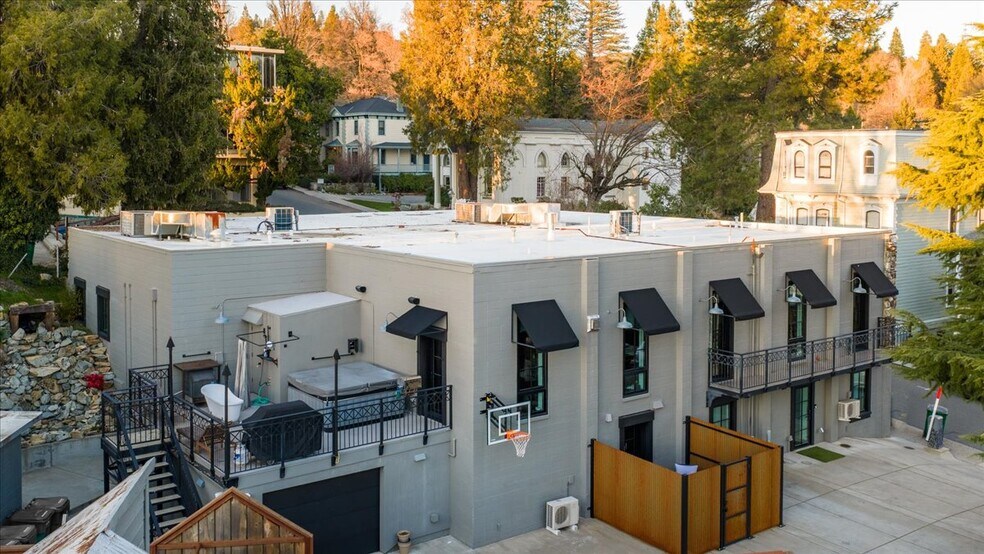 224 Church St, Nevada City, CA à vendre - Photo de l’immeuble – Image 2 sur 56