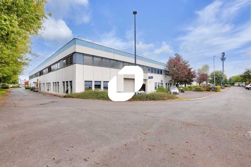 Local d’activités dans Aulnay-sous-Bois à louer - Photo de l’immeuble – Image 1 sur 17