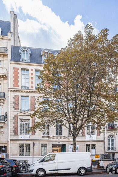 13 Avenue Hoche, Paris à louer - Photo de l’immeuble – Image 2 sur 9