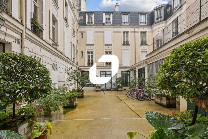 Immeuble residentiel dans Paris à vendre - Photo de l’immeuble – Image 3 sur 15