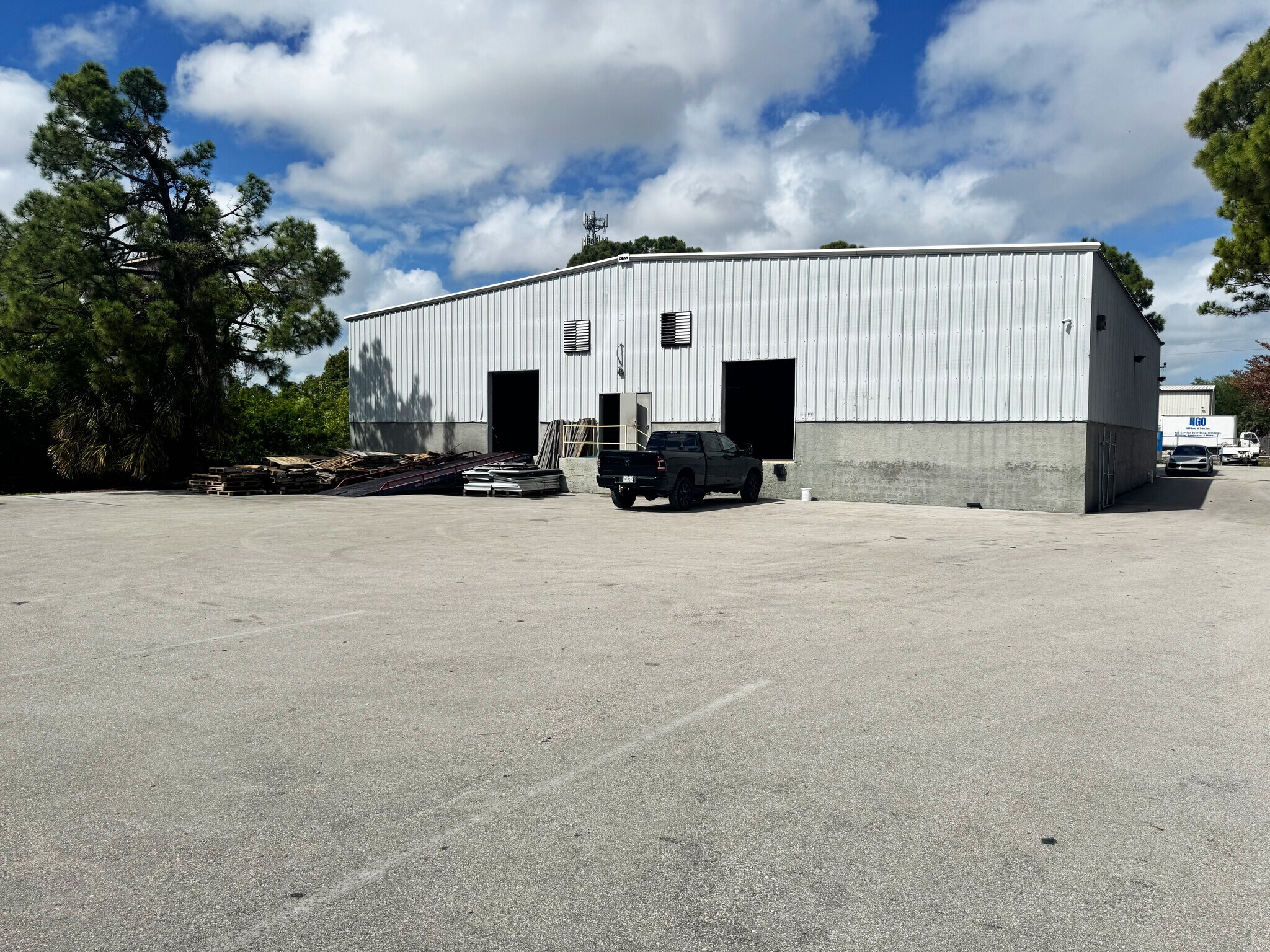 3670 Work Dr, Fort Myers, FL à louer Photo de l’immeuble– Image 1 sur 4