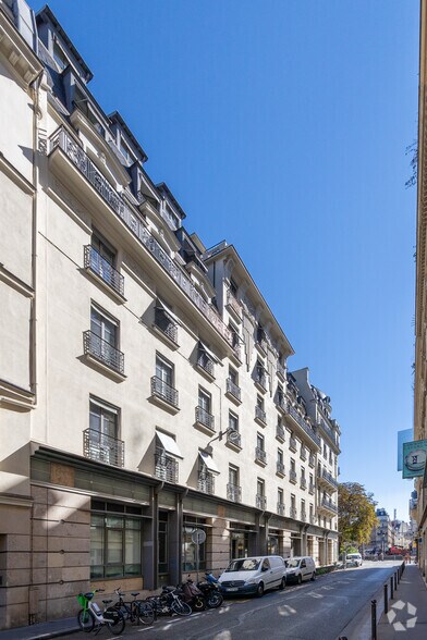 26 Rue De Montholon, Paris à louer - Photo de l’immeuble – Image 2 sur 3