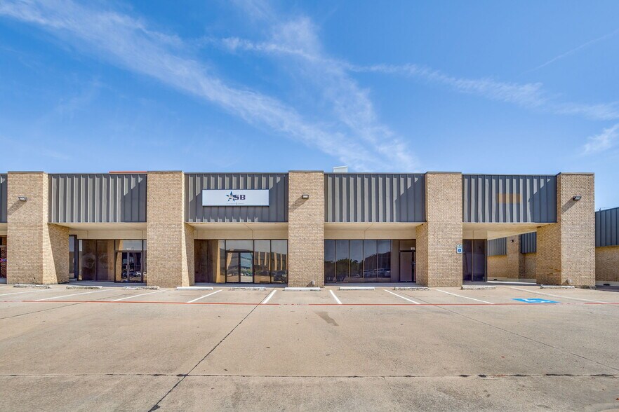 401 S Jim Wright Fwy, Fort Worth, TX à louer - Photo de l’immeuble – Image 1 sur 7