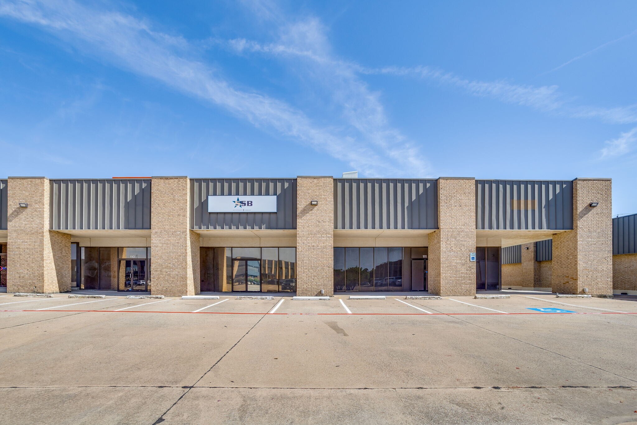 401 S Jim Wright Fwy, Fort Worth, TX à louer Photo de l’immeuble– Image 1 sur 8