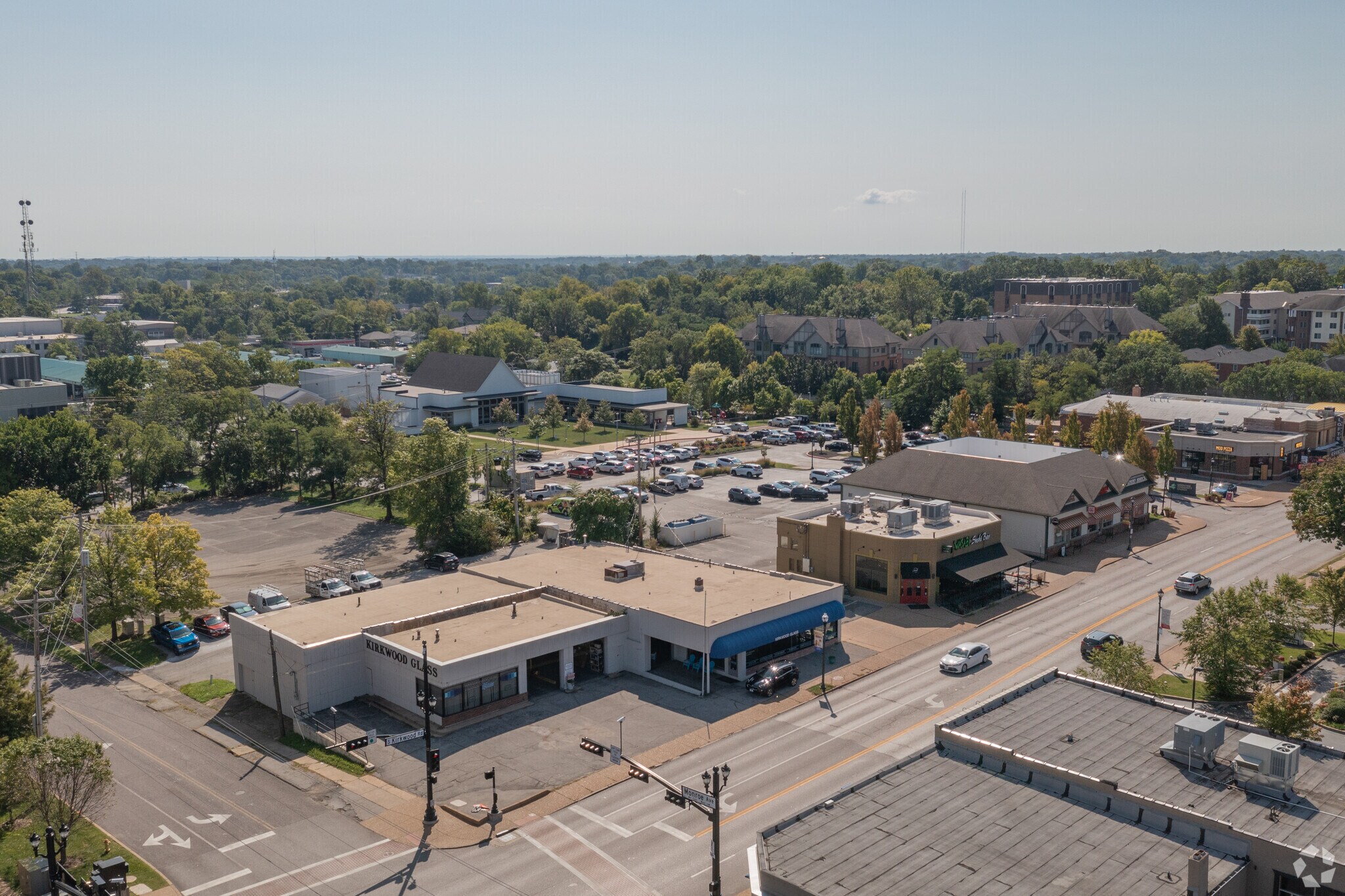 300 S Kirkwood Rd, Kirkwood, MO à vendre Photo principale– Image 1 sur 5