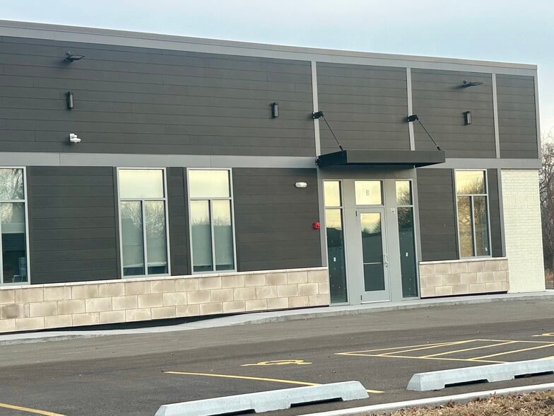 1200 N Milwaukee Ave, Libertyville, IL à louer - Photo de l’immeuble – Image 3 sur 4