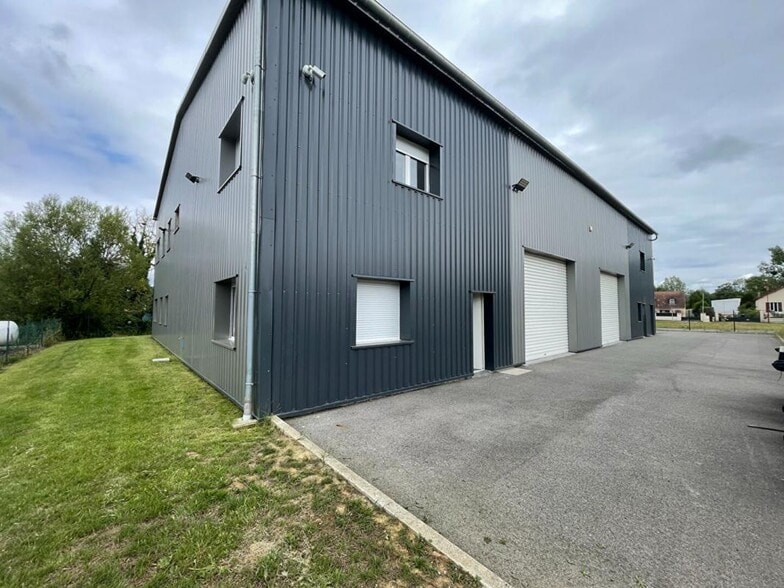 Industriel/Logistique dans Chevrières à louer - Photo de l’immeuble – Image 1 sur 7