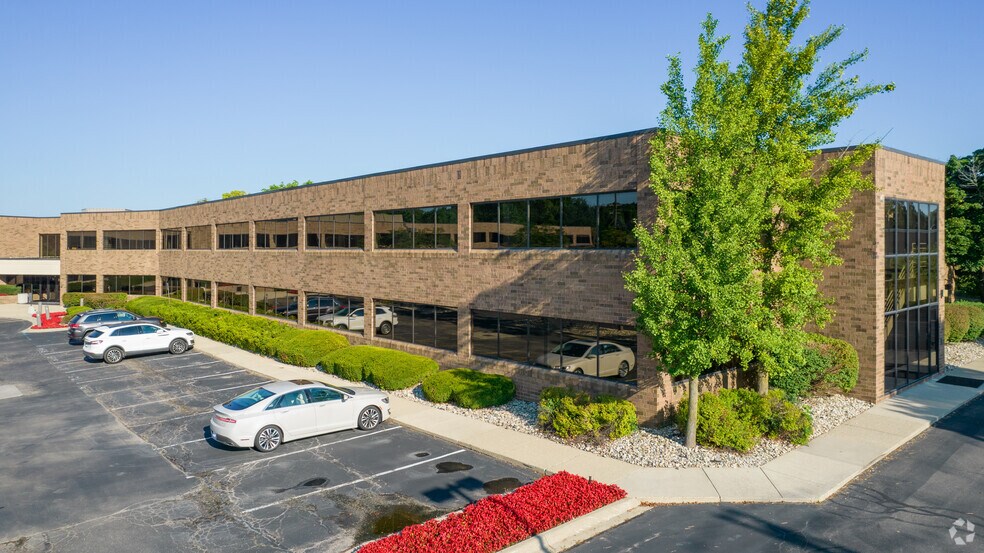 6001 N Adams Rd, Bloomfield Hills, MI à louer - Photo de l’immeuble – Image 3 sur 8