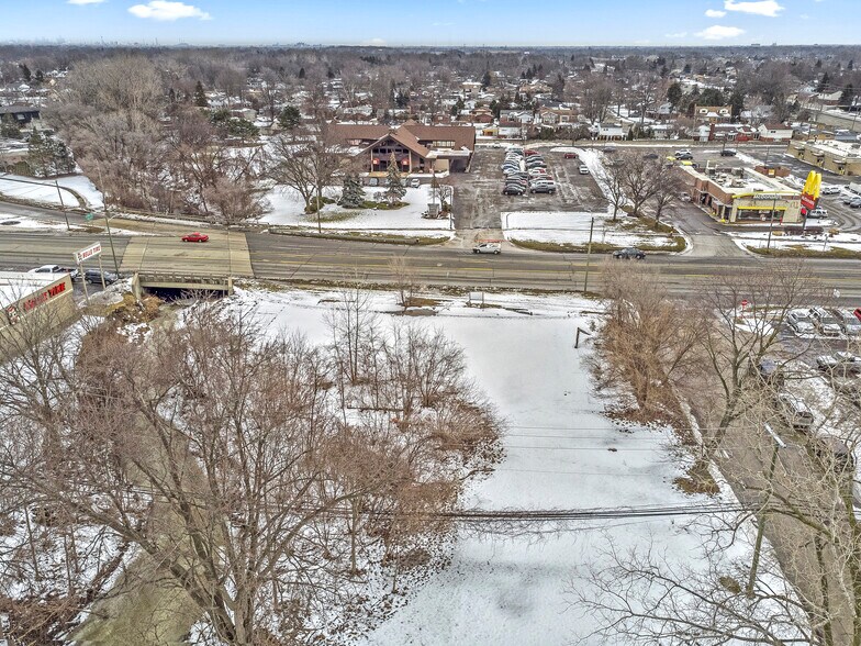 10854 Allen Rd, Taylor, MI à vendre - Photo de l’immeuble – Image 2 sur 7