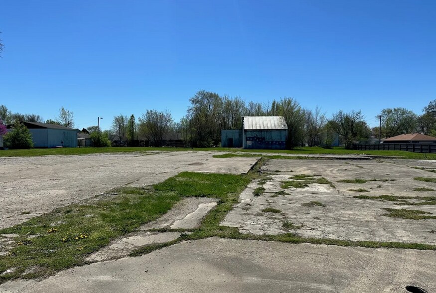 645-655 E Main St, Brownsburg, IN à vendre - Photo de l’immeuble – Image 2 sur 4
