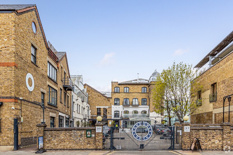 35-37 Parkgate Rd, Londres à louer - Photo de l’immeuble – Image 1 sur 4