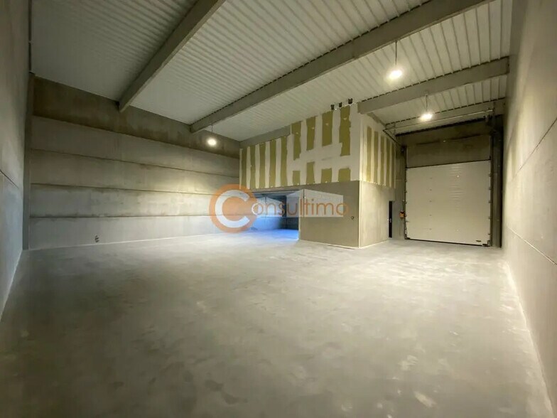 Local d’activités dans Mios à louer - Photo de l’immeuble – Image 1 sur 11