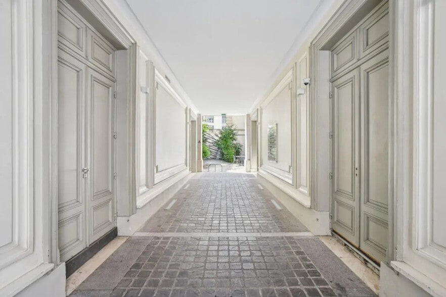 55 Rue De Châteaudun, Paris à louer - Photo de l’immeuble – Image 3 sur 18