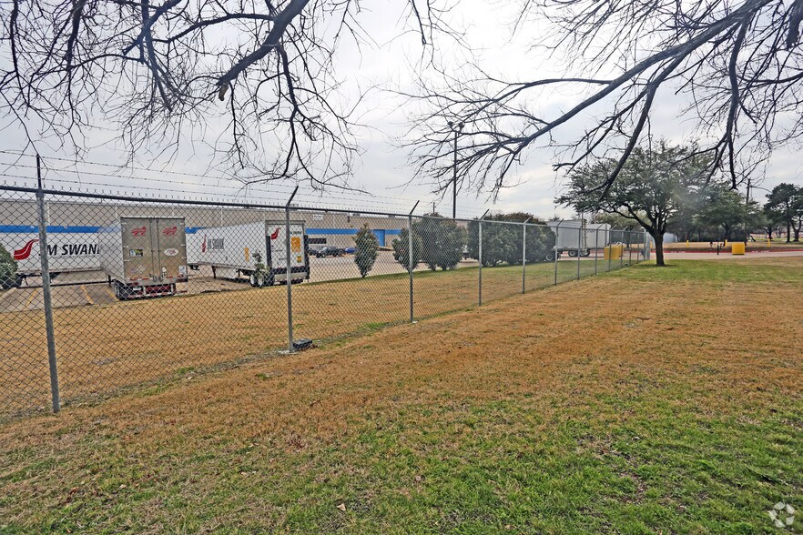 4884 Duncanville Rd, Dallas, TX à louer - Photo de l’immeuble – Image 2 sur 12