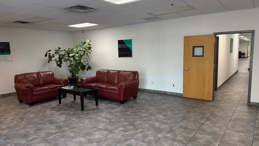 505 Acorn St, Deer Park, NY à vendre - Photo intérieure – Image 2 sur 11