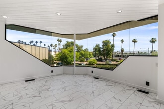 201 N Indian Canyon Dr, Palm Springs, CA à vendre Photo intérieure– Image 2 sur 7