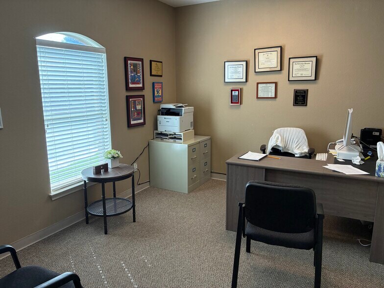 3613 Williams Dr, Georgetown, TX à vendre - Photo intérieure – Image 3 sur 9