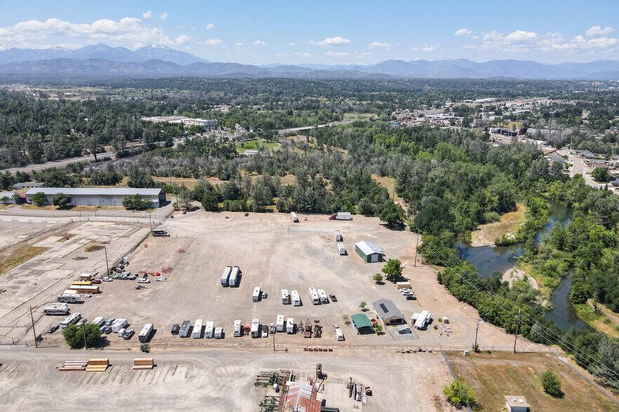 8025 Eastside Rd, Redding, CA à louer - Photo principale – Image 1 sur 7
