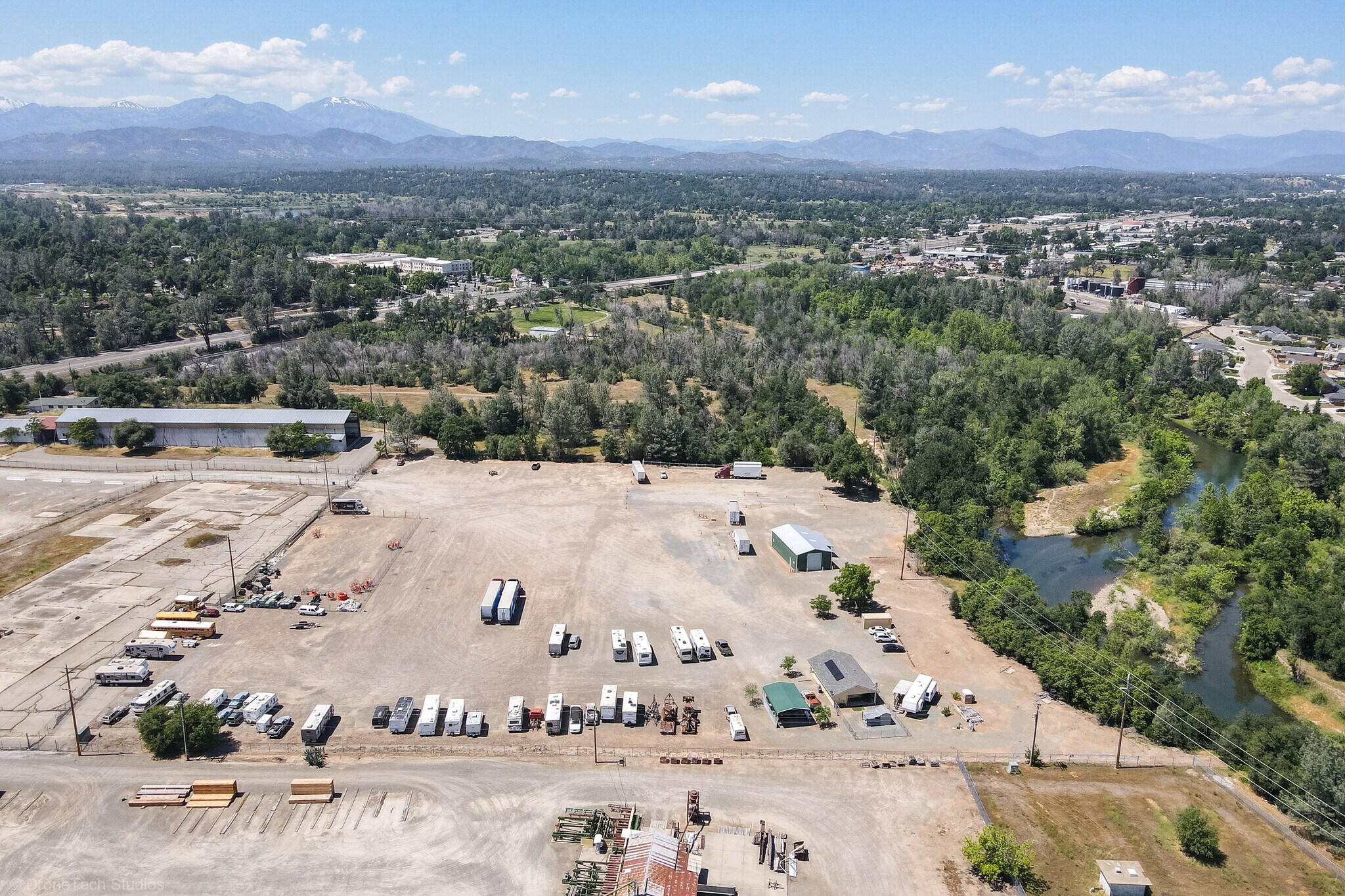 8025 Eastside Rd, Redding, CA à louer Photo principale– Image 1 sur 8