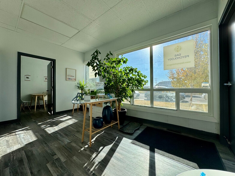 10012 79 Av NW, Edmonton, AB à vendre - Photo intérieure – Image 2 sur 5