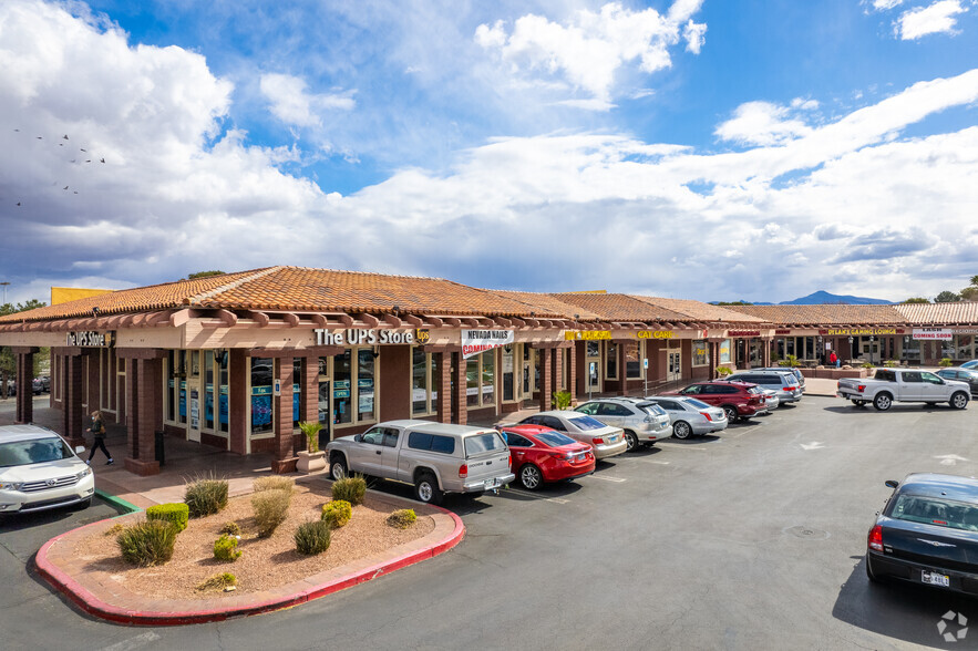 2702-2764 N Green Valley Pky, Henderson, NV à louer - Photo de l’immeuble – Image 3 sur 4