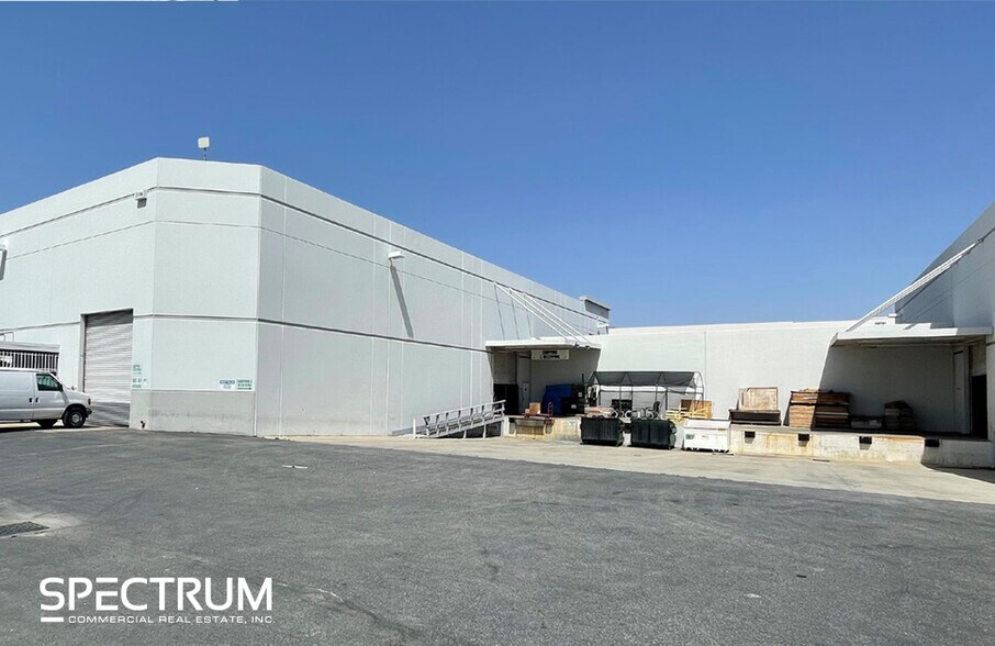 28732 Witherspoon Pky, Valencia, CA à louer - Photo de l’immeuble – Image 2 sur 18