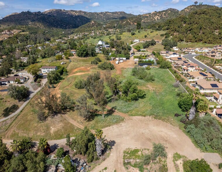 2210 Via Hondita, Escondido, CA à vendre - Photo de l’immeuble – Image 2 sur 5