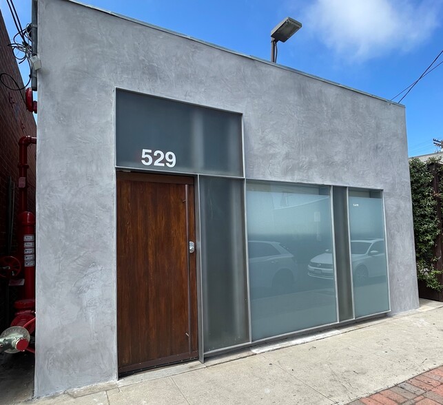 529 Victoria Ave, Venice, CA à louer - Photo de l’immeuble – Image 1 sur 7