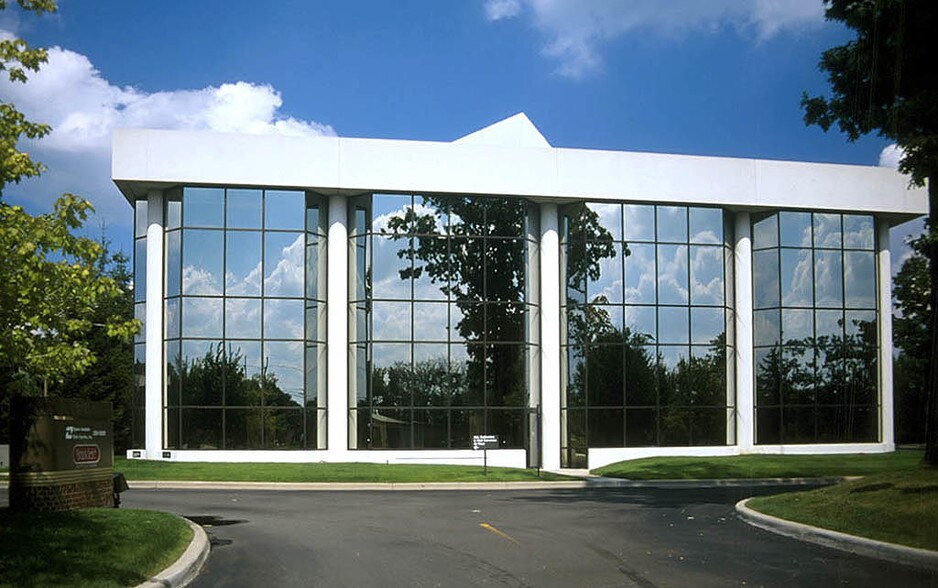 31500 Northwestern Hwy, Farmington Hills, MI à louer - Photo de l’immeuble – Image 3 sur 19
