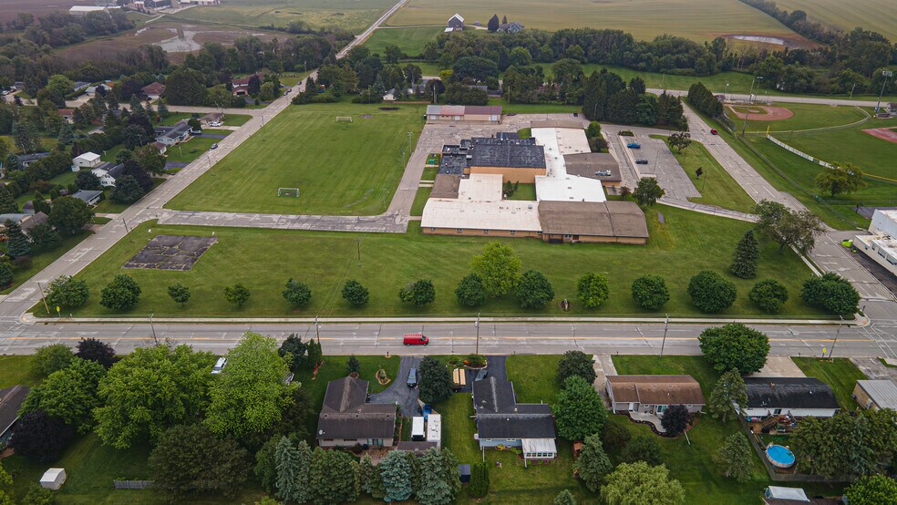 506 Kennedy Ave, Howards Grove, WI à vendre - Photo de l’immeuble – Image 3 sur 10