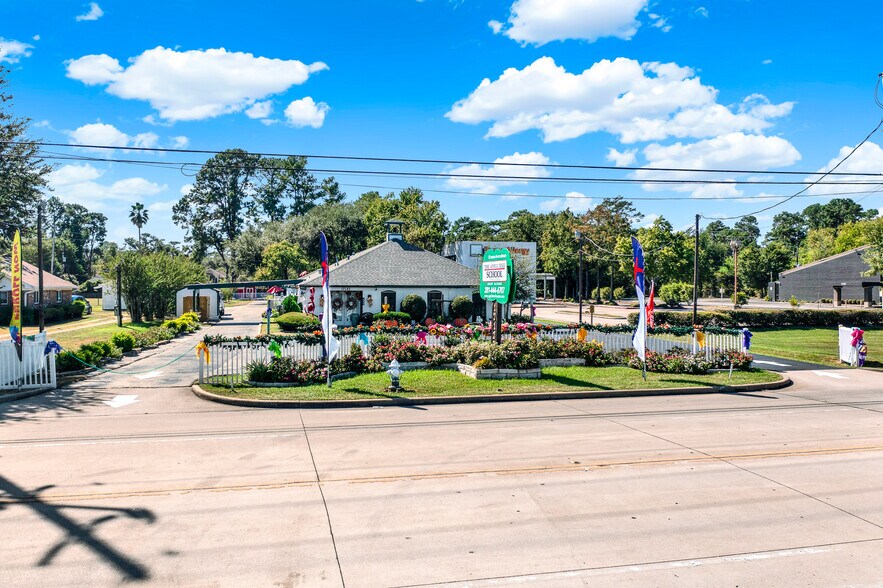 17127 Red Oak Dr, Houston, TX à vendre - Photo de l’immeuble – Image 2 sur 16