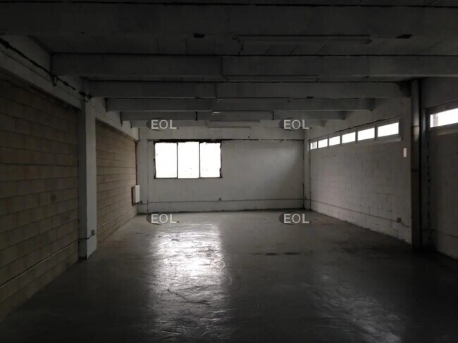 Plus de détails pour Local d'activités à louer