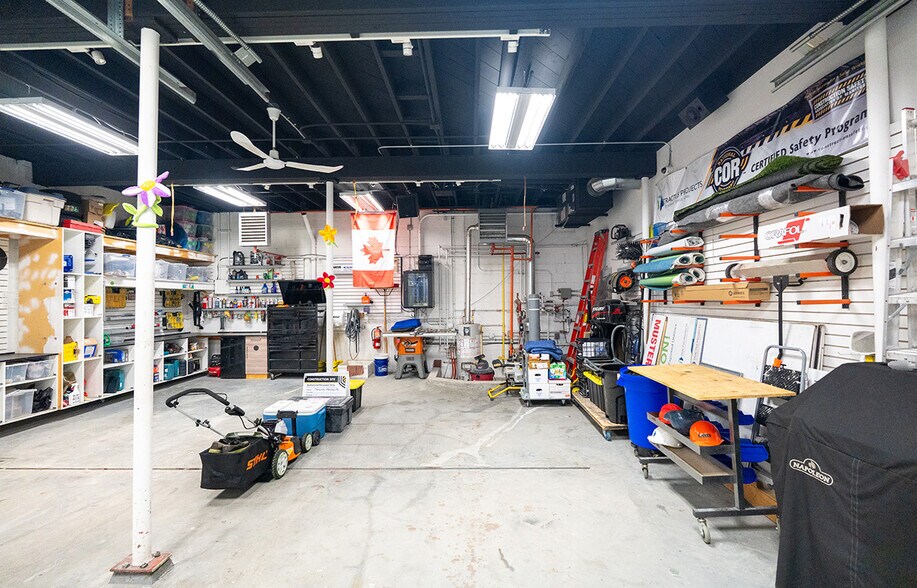 1000 Elgin Av, Winnipeg, MB à louer - Photo de l’immeuble – Image 3 sur 10