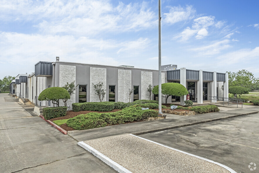 720 S Main St, Clute, TX à louer - Photo de l’immeuble – Image 3 sur 5