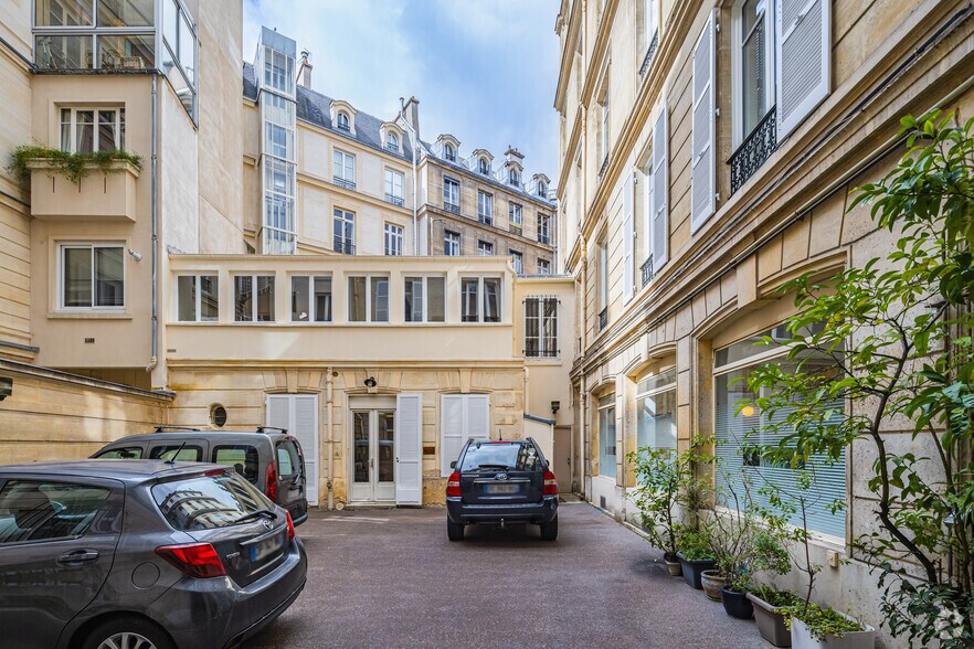 81 Rue De Miromesnil, Paris à vendre - Photo de l’immeuble – Image 3 sur 4
