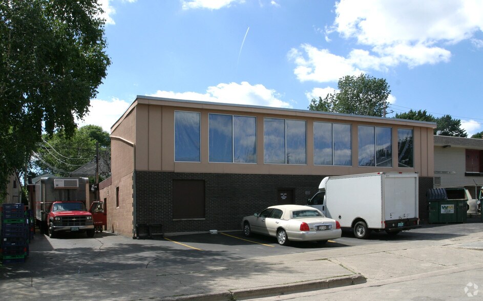 605 S 94th St, Milwaukee, WI à vendre - Photo de l’immeuble – Image 2 sur 8